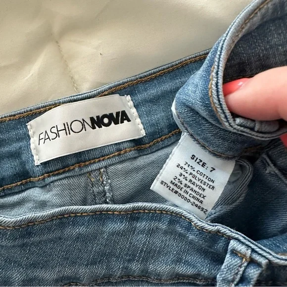 Woman’s Denim Frayed Hem Shorts - Picture 5 of 8